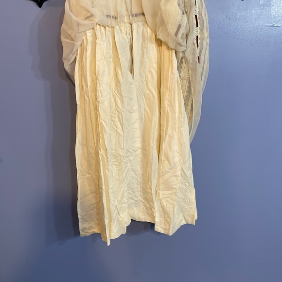 Vintage Handmade Girls Dress Ivory w/ Green Velvet Ribbon and Lace - Picture 5 of 9